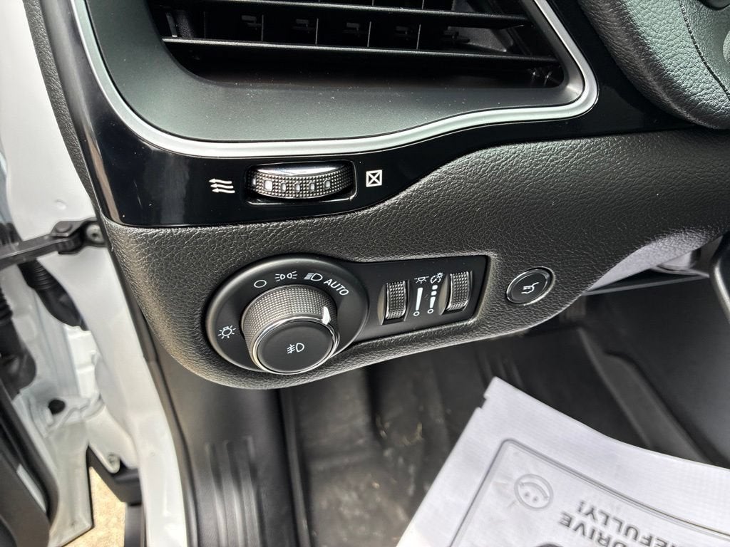 2023 Jeep Cherokee Altitude Lux