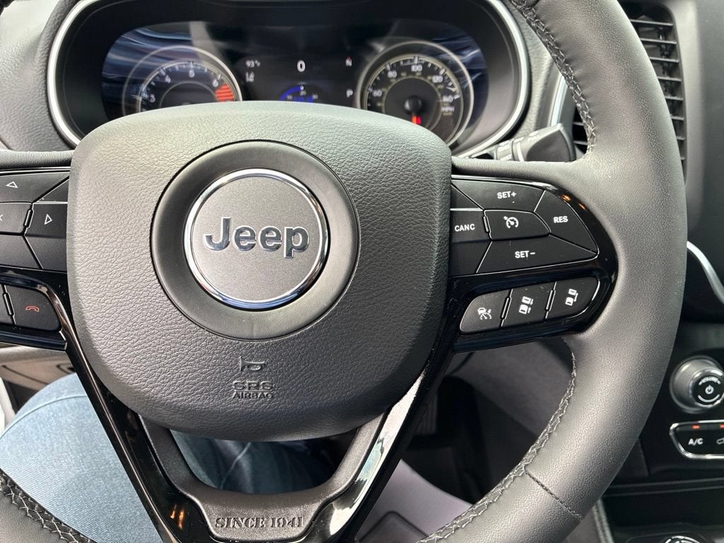 2023 Jeep Cherokee Altitude Lux