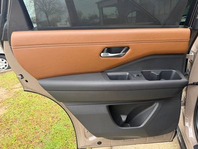 2025 Nissan Pathfinder Platinum