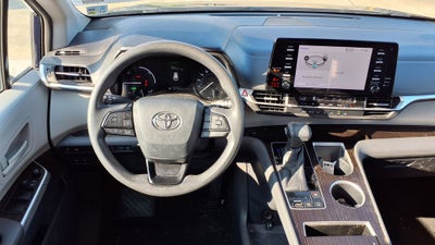 2022 Toyota Sienna LE