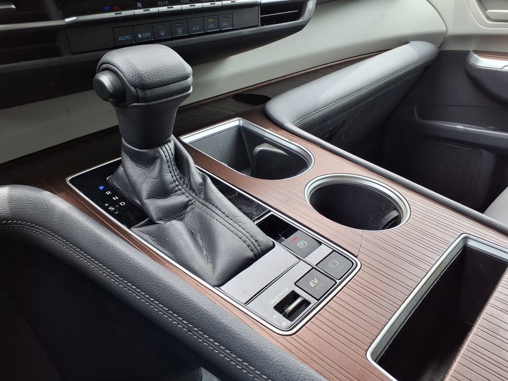 2022 Toyota Sienna LE