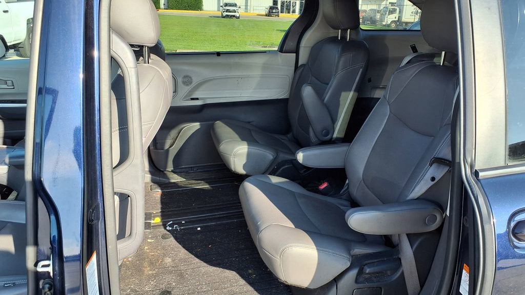 2022 Toyota Sienna LE