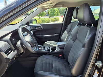 2023 Mitsubishi Outlander SE