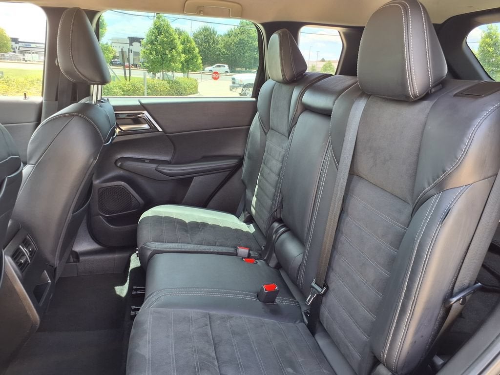 2023 Mitsubishi Outlander SE