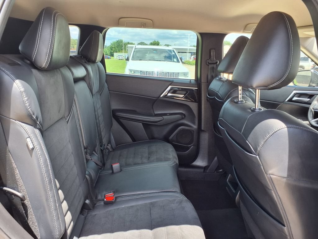 2023 Mitsubishi Outlander SE