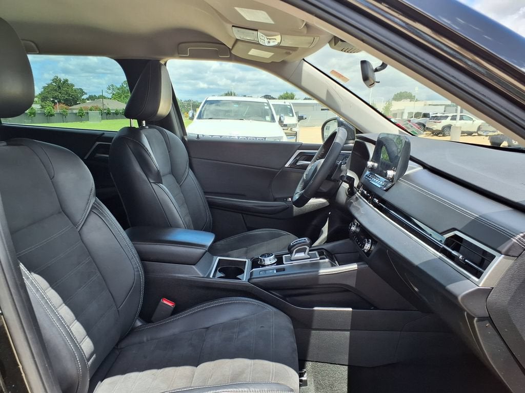 2023 Mitsubishi Outlander SE