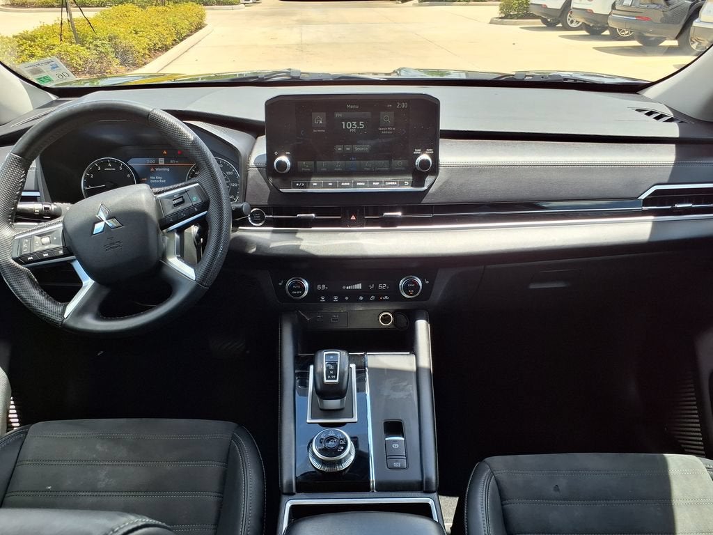 2023 Mitsubishi Outlander SE