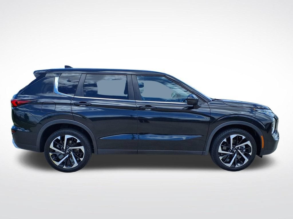 2023 Mitsubishi Outlander SE