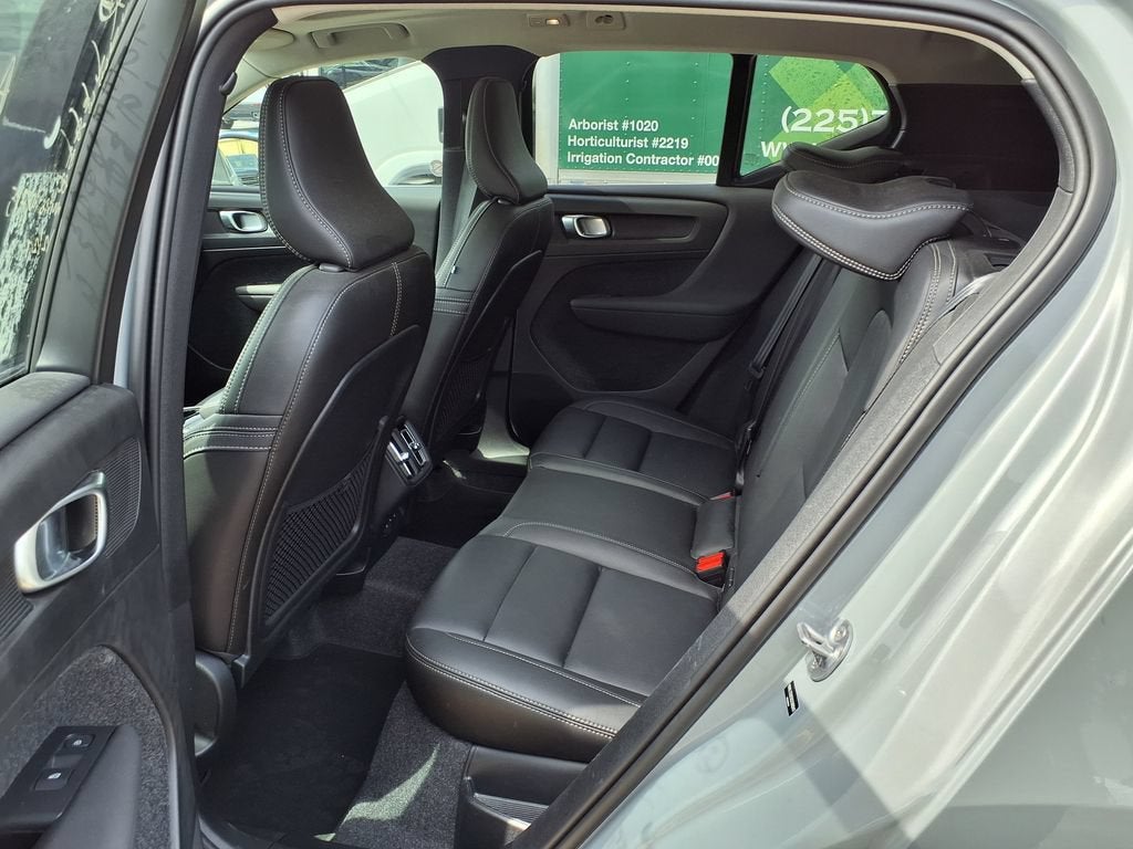 2025 Volvo XC40 Plus Bright Theme