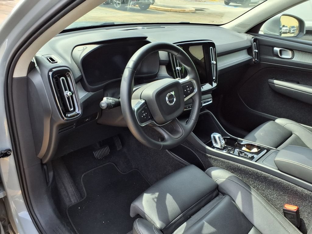 2025 Volvo XC40 Plus Bright Theme