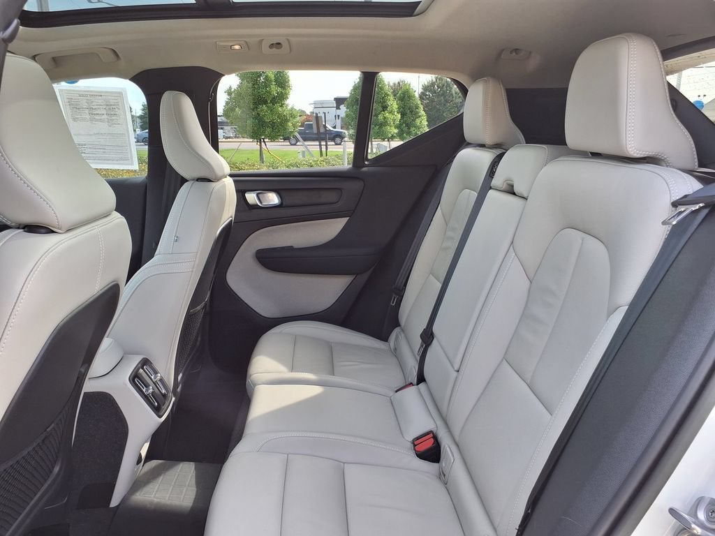 2023 Volvo XC40 Ultimate Bright Theme