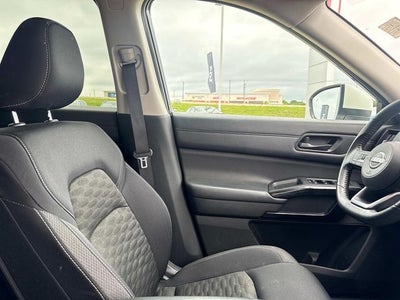 2023 Nissan Pathfinder SV