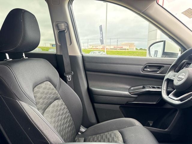 2023 Nissan Pathfinder SV
