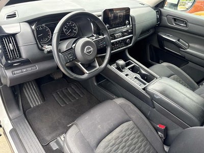 2023 Nissan Pathfinder SV
