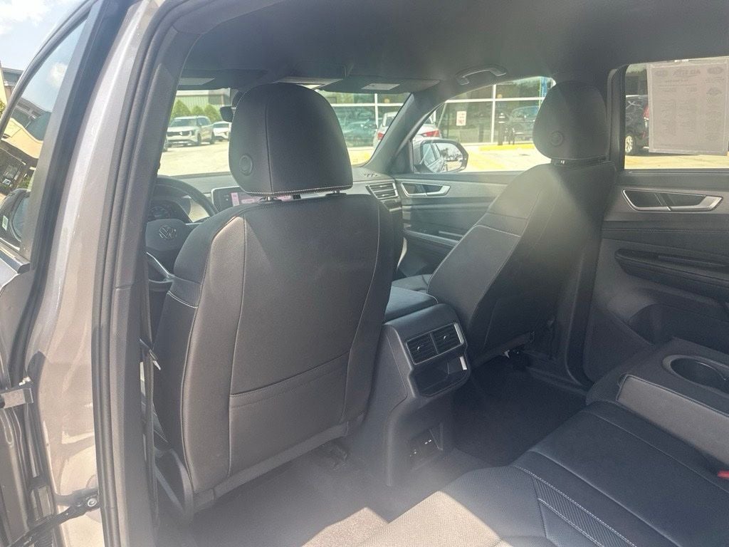 2025 Volkswagen Atlas Cross Sport 2.0T SE w/Technology