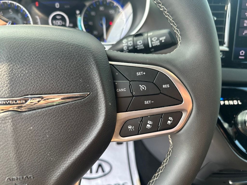 2025 Chrysler Pacifica Select