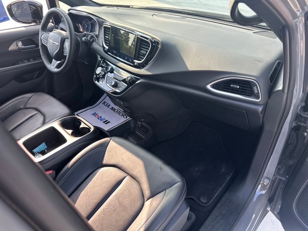 2025 Chrysler Pacifica Select