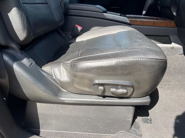 2010 Nissan Titan LE