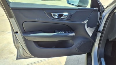 2025 Volvo V60 Cross Country B5 Plus