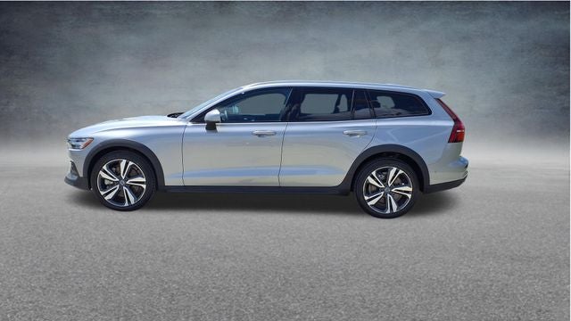 2025 Volvo V60 Cross Country B5 Plus