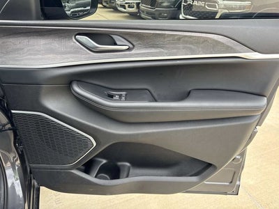 2025 Jeep Grand Cherokee L Limited 4x4