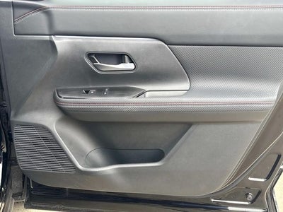2025 Nissan Kicks SR FWD