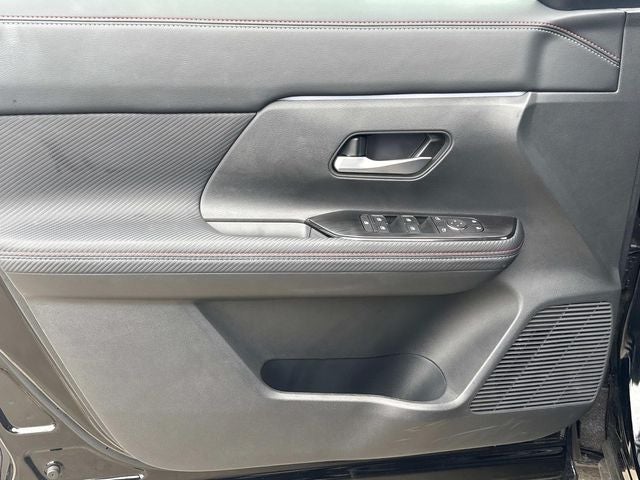 2025 Nissan Kicks SR FWD