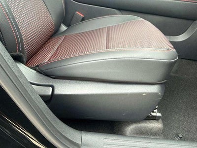 2025 Nissan Kicks SR FWD