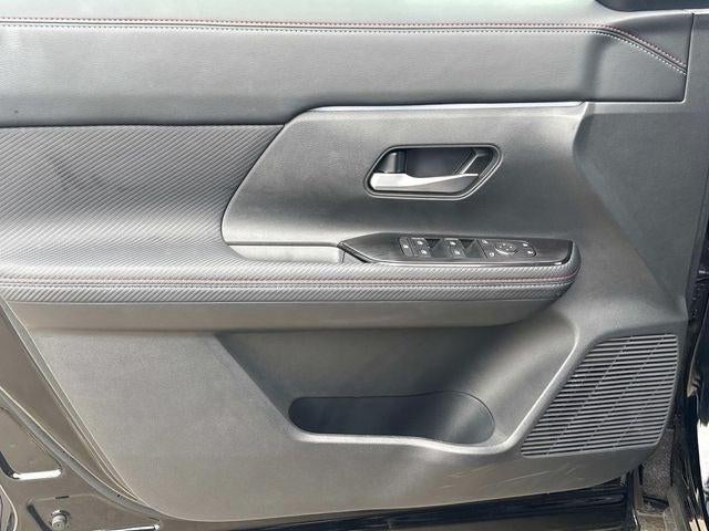 2025 Nissan Kicks SR FWD