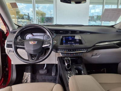 2023 Cadillac XT4 Premium Luxury