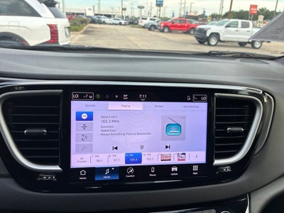 2025 Chrysler Pacifica Select