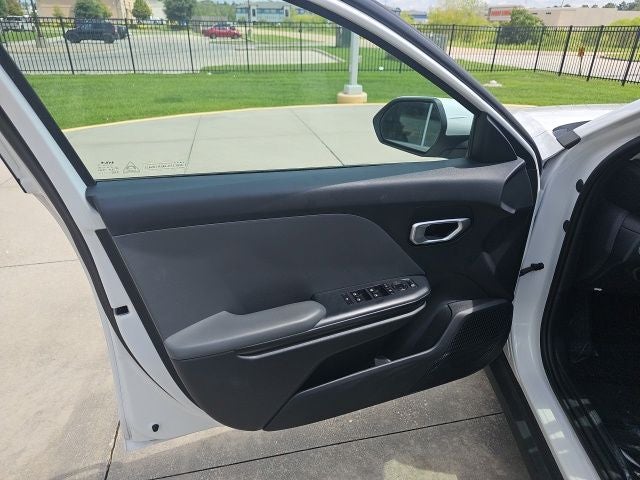 2025 Kia K4 LXS - Photo 11
