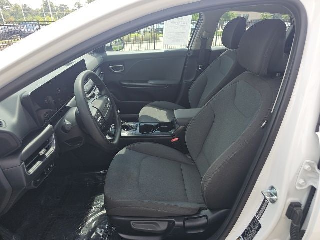 2025 Kia K4 LXS - Photo 12