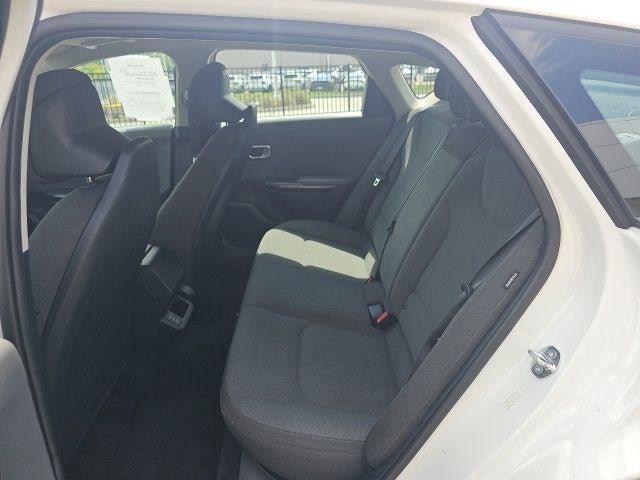 2025 Kia K4 LXS - Photo 14