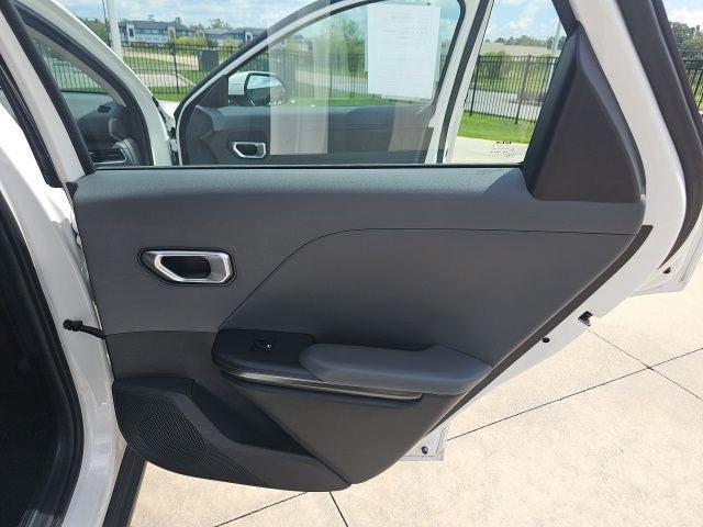 2025 Kia K4 LXS - Photo 17