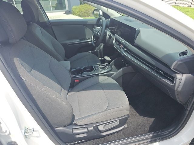 2025 Kia K4 LXS - Photo 21