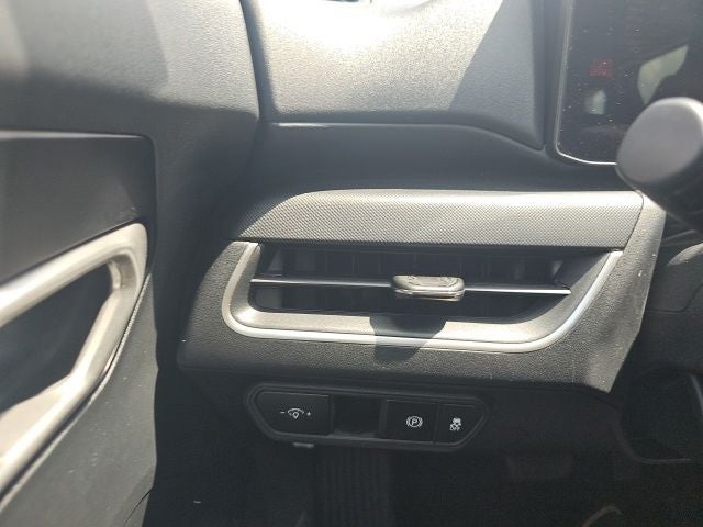 2025 Kia K4 LXS - Photo 31