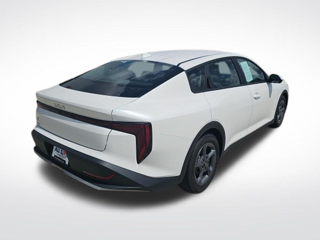 2025 Kia K4 LXS - Photo 8