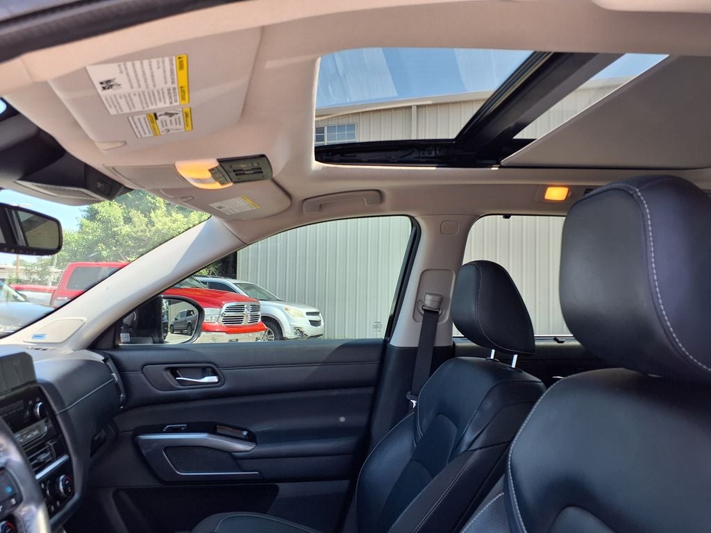 2022 Nissan Pathfinder SL
