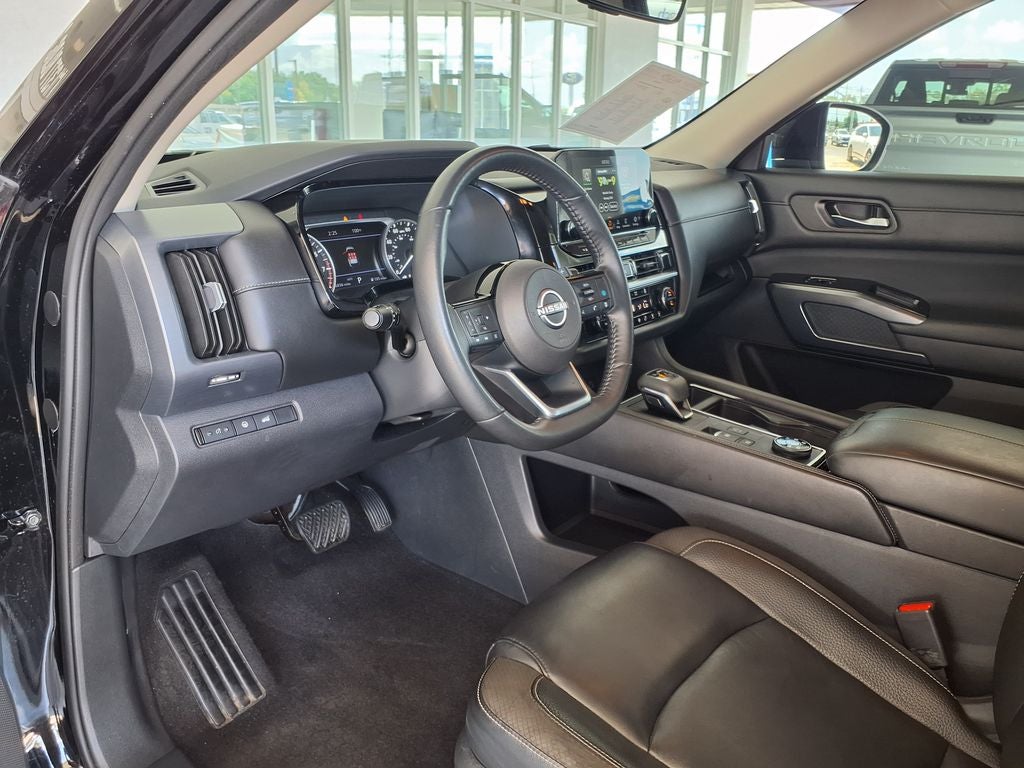 2023 Nissan Pathfinder SL