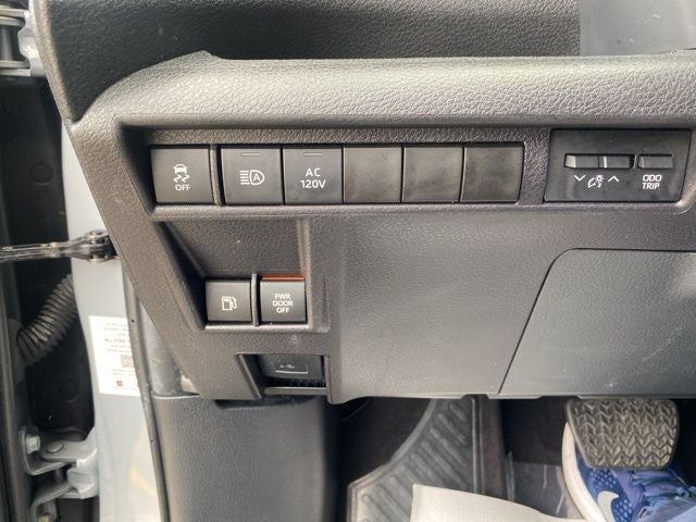 2025 Toyota Sienna XSE 7 Passenger