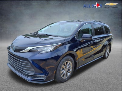 2022 Toyota Sienna LE 8 Passenger