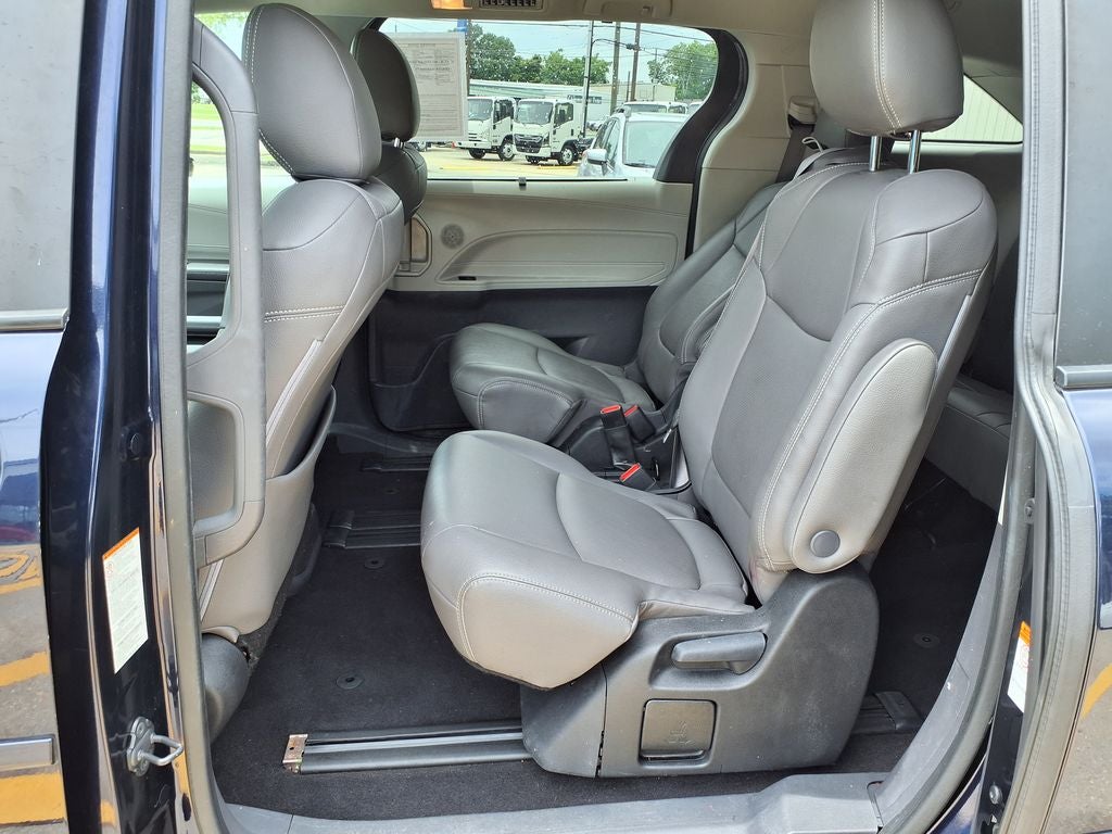 2022 Toyota Sienna LE 8 Passenger