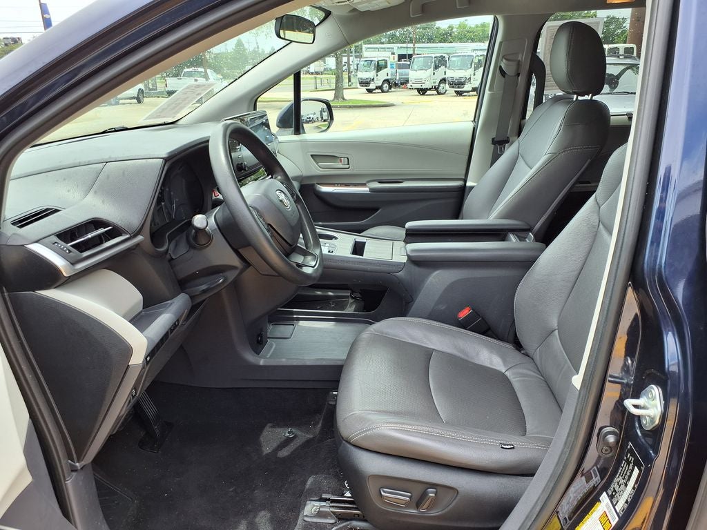 2022 Toyota Sienna LE 8 Passenger