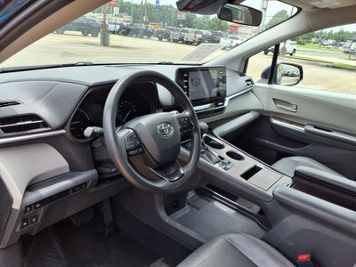 2022 Toyota Sienna LE 8 Passenger