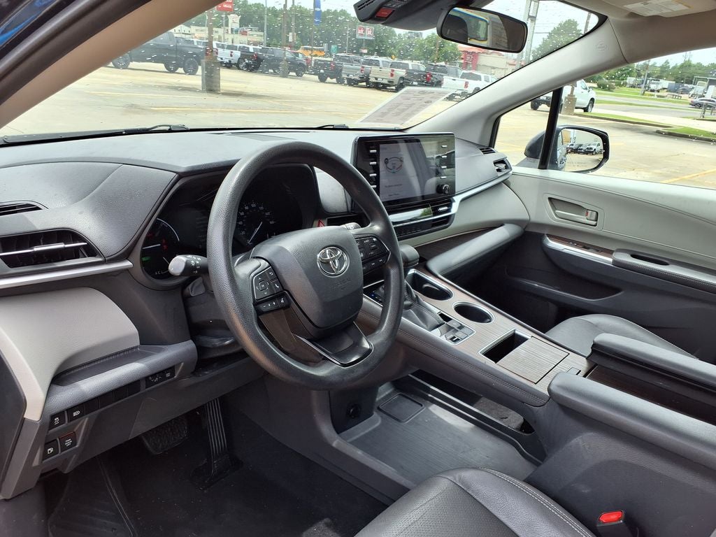 2022 Toyota Sienna LE 8 Passenger