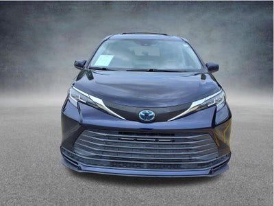 2022 Toyota Sienna LE 8 Passenger