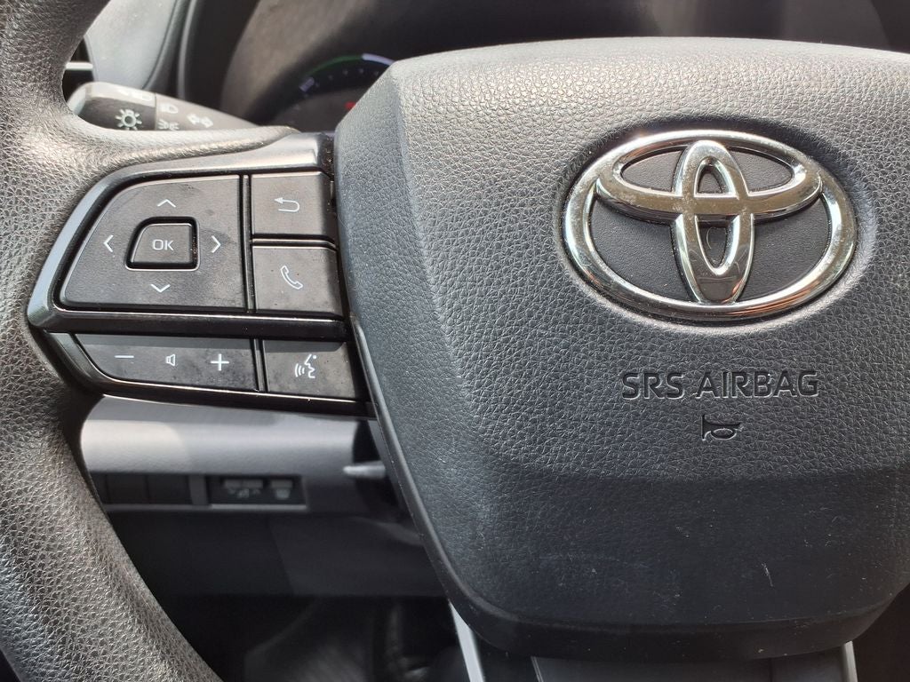 2022 Toyota Sienna LE 8 Passenger