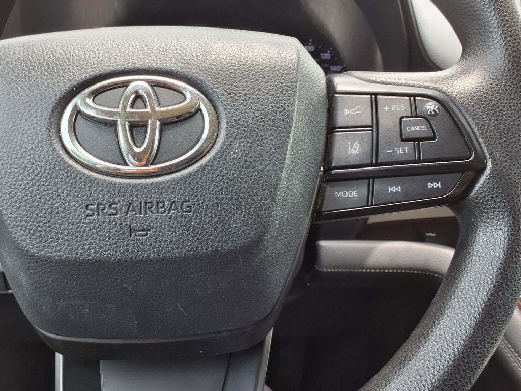 2022 Toyota Sienna LE 8 Passenger