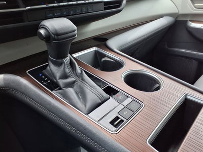 2022 Toyota Sienna LE 8 Passenger